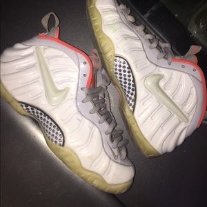Nike Foamposites Yeezy Colorway GLOWNDARK SOLE